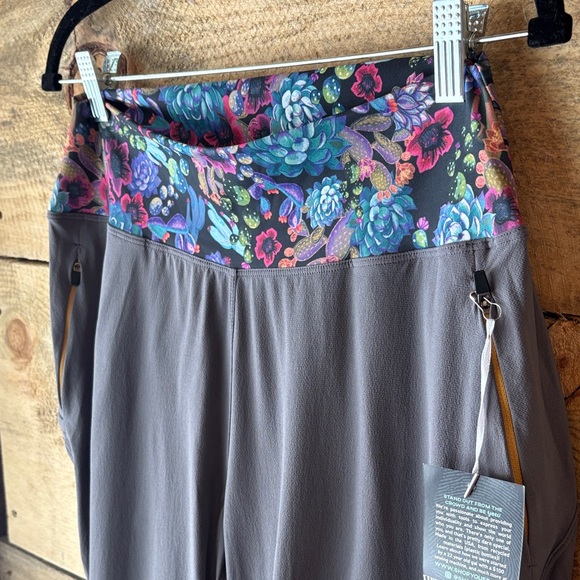 Youer Follow Through Pants - Picture 5 of 7